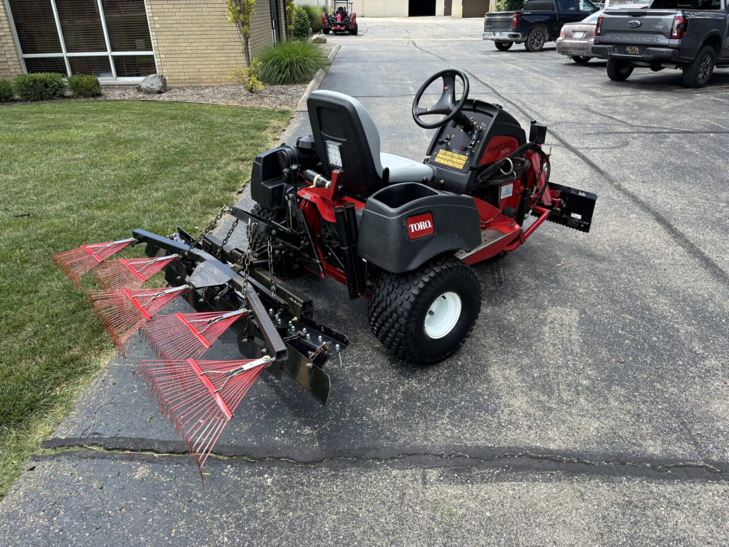 2018 Toro Sand Pro® 5040 Bunker/Ballfield Rake – Michigan Turf Equipment