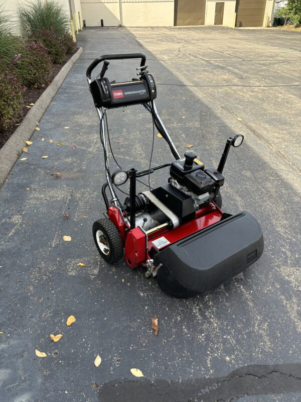 2019 Toro Greensmaster® 1600 Walking Greens Mower - Image 3