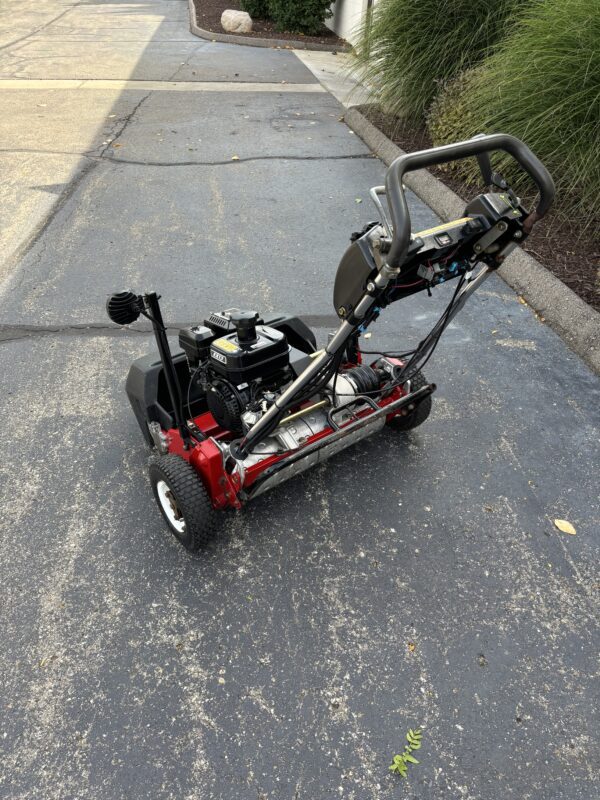 2019 Toro Greensmaster® 1600 Walking Greens Mower - Image 5