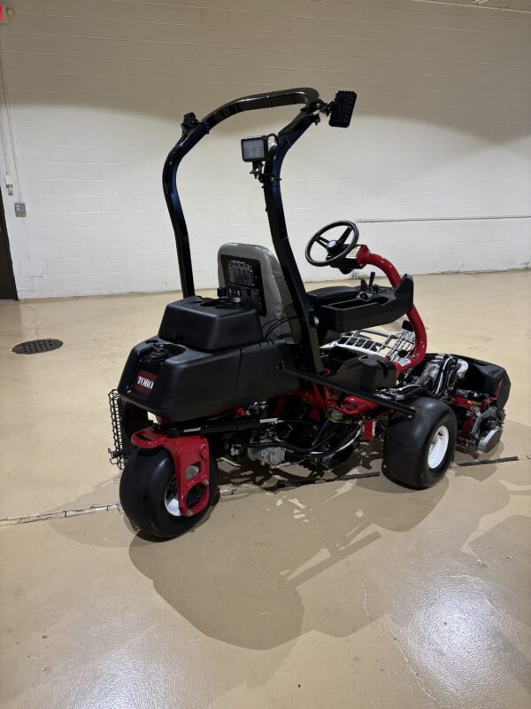 2020 Toro Greensmaster® TriFlex™ 3300 Greens Mower - Image 4