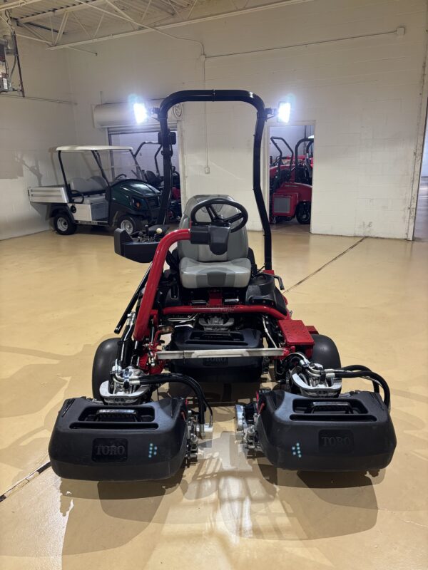 2020 Toro Greensmaster® TriFlex™ 3300 Greens Mower - Image 9