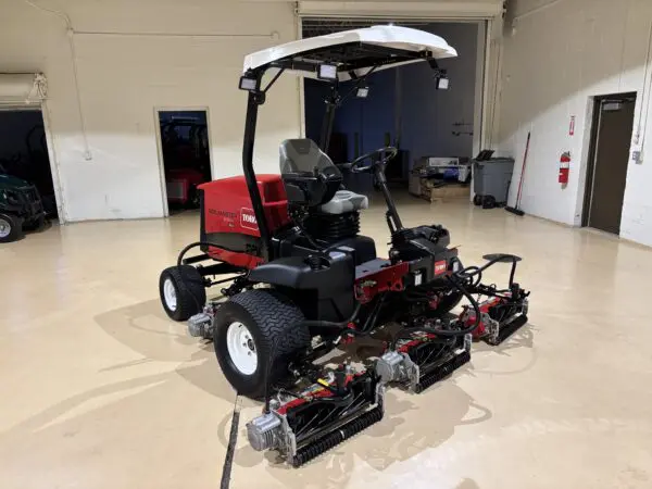 2020 Toro Reelmaster® 5010-H Hybrid Fairway Mower - Image 3