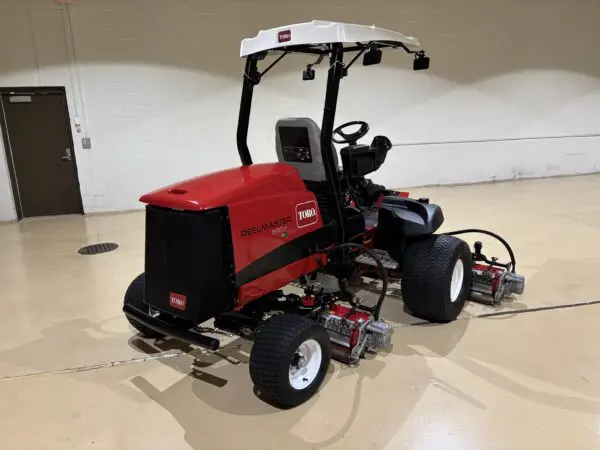 2020 Toro Reelmaster® 5010-H Hybrid Fairway Mower - Image 4