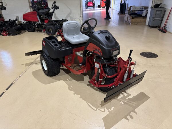 2019 Toro Sand Pro® 5040 Bunker/Ballfield Rake - Image 3