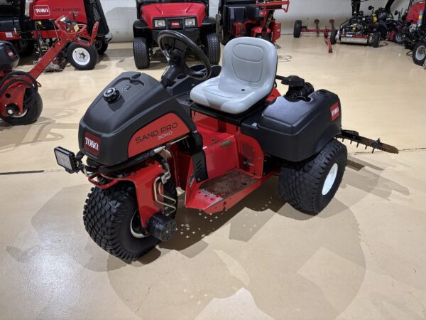 2019 Toro 3040 SandPro® Bunker/Infield Rake