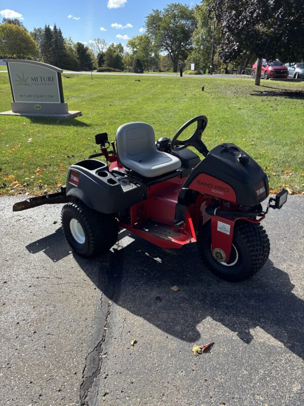 2019 Toro 3040 SandPro® Bunker/Infield Rake - Image 3