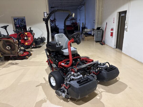 2020 Toro Greensmaster® TriFlex™ 3300 Greens Mower - Image 3