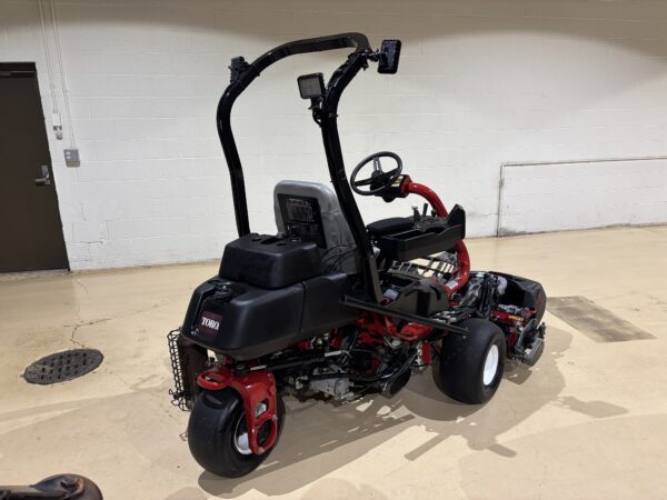 2020 Toro Greensmaster® TriFlex™ 3300 Greens Mower - Image 4