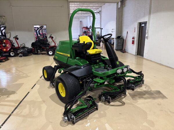 2017 John Deere 7500A Precision Cut™ Fairway Mower - Image 3