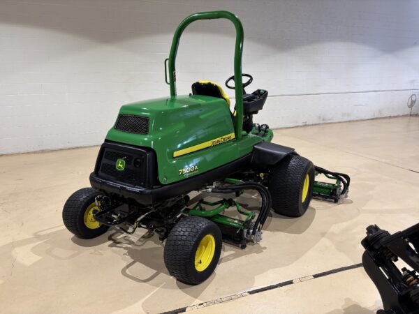 2017 John Deere 7500A Precision Cut™ Fairway Mower - Image 4