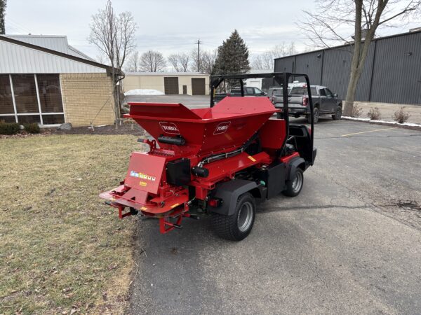 2018 Toro Workman® HDX-D w/2019 Toro ProPass™ 200 Topdresser - Image 4