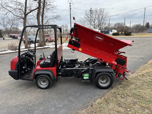 2018 Toro Workman® HDX-D w/2019 Toro ProPass™ 200 Topdresser - Image 9