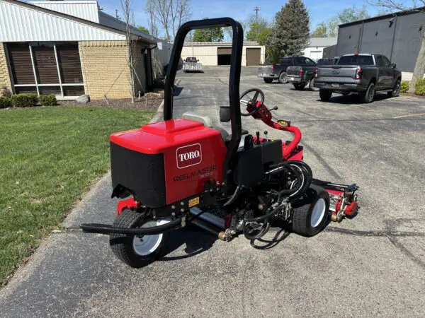 2020 Toro Reelmaster® 3100D Sidewinder w/72″ Cutting Width - Image 4