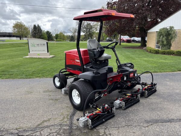 2020 Toro Reelmaster® 5010-H Hybrid Fairway Mower - Image 3