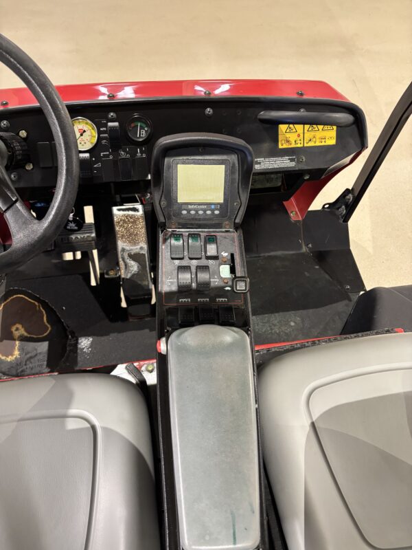 2019 Toro Multi Pro® 5800G – 300 Gallon sprayer - Image 7