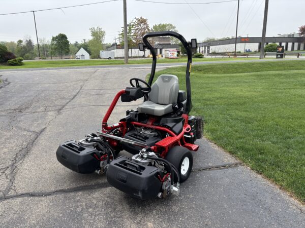 2017 Toro Greensmaster® TriFlex™ 3300 Greens Mower