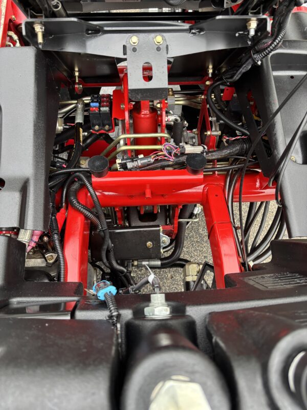 2017 Toro Greensmaster® TriFlex™ 3300 Greens Mower - Image 6
