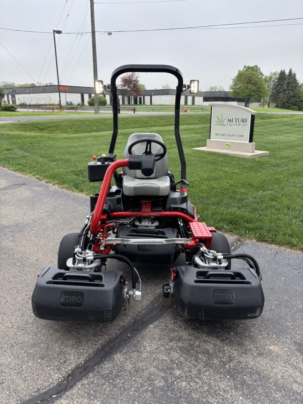 2017 Toro Greensmaster® TriFlex™ 3300 Greens Mower - Image 9