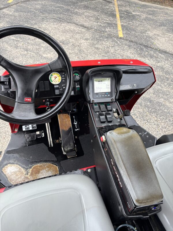 2019 Toro Multi Pro® 5800G – 300 Gallon sprayer - Image 7
