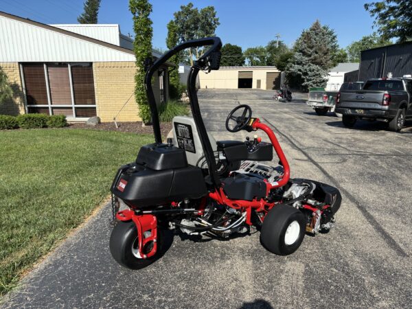 2019 Toro Greensmaster®3320 TriFlex™ Hybrid - Image 4