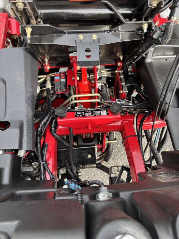 2020 Toro Greensmaster® TriFlex™ 3300 Greens Mower - Image 6