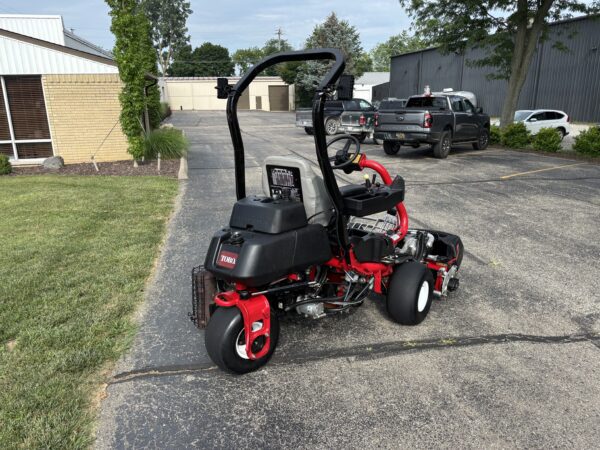 2020 Toro Greensmaster® TriFlex™ 3300 Greens Mower - Image 4