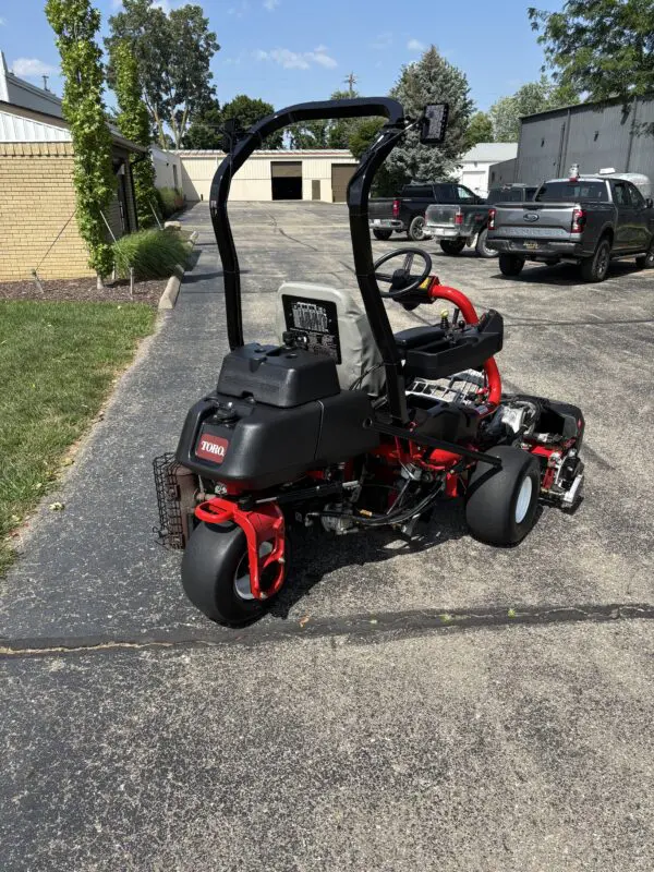 2020 Toro Greensmaster®3320 TriFlex™ Hybrid - Image 4