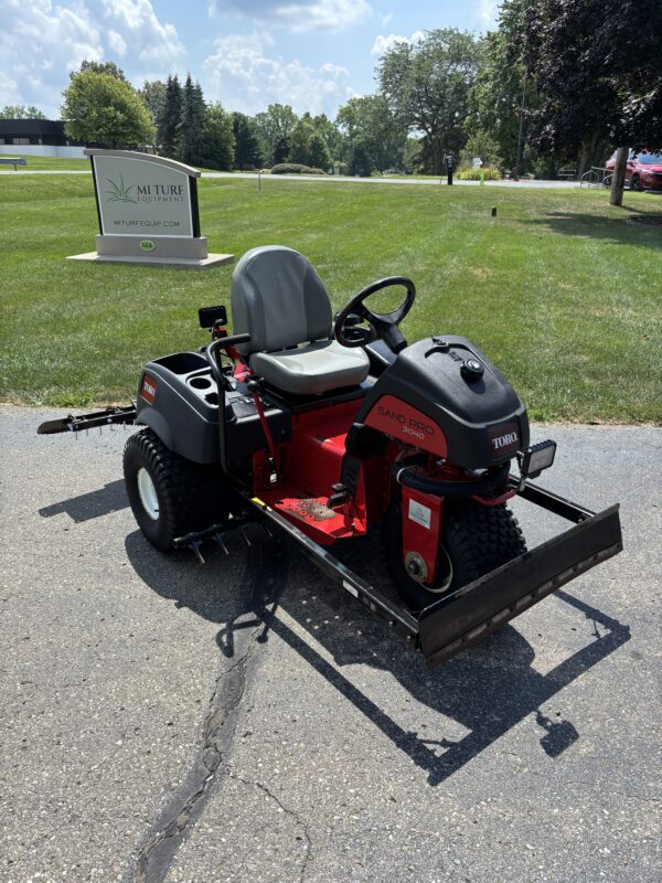 2020 Toro 3040 SandPro® Bunker/Infield Rake - Image 3