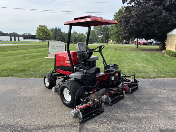 2019 Toro Reelmaster® 5010-H Hybrid Fairway Mower - Image 3