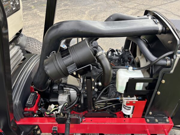 2019 Toro Reelmaster® 5010-H Hybrid Fairway Mower - Image 6