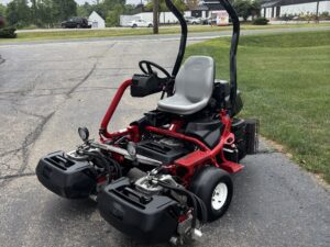 2011 Toro Greensmaster® TriFlex™ 3300 Greens Mower