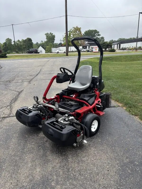 2011 Toro Greensmaster® TriFlex™ 3300 Greens Mower