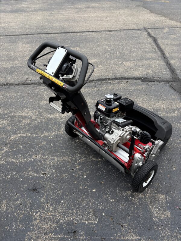 2021 Toro Greensmaster® 1026 - Image 4