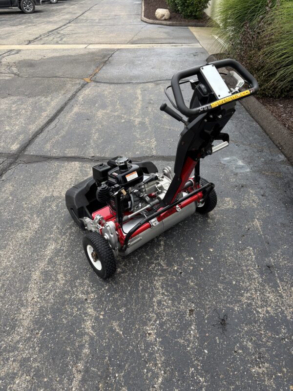 2021 Toro Greensmaster® 1026 - Image 5