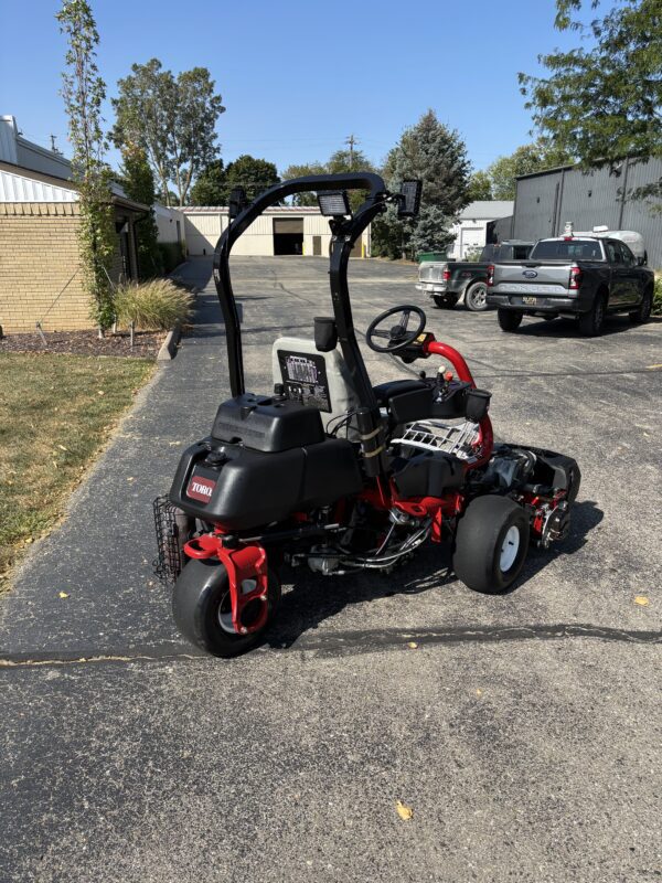2019 Toro Greensmaster®3320 TriFlex™ Hybrid - Image 4