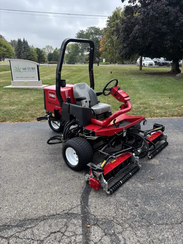 2019 Toro Reelmaster® 3100D w/72″ Cutting Width - Image 3