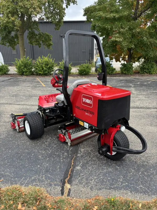 2019 Toro Reelmaster® 3100D w/72″ Cutting Width - Image 5