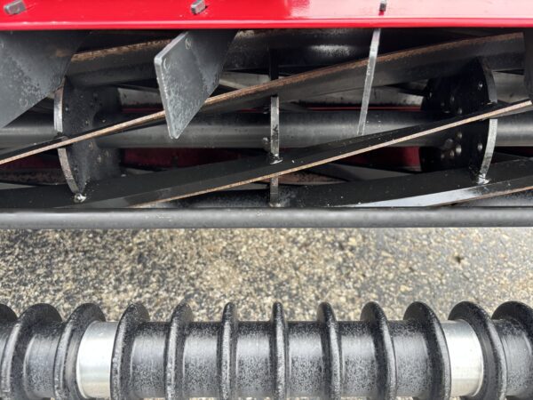 2019 Toro Reelmaster® 3100D w/72″ Cutting Width - Image 9