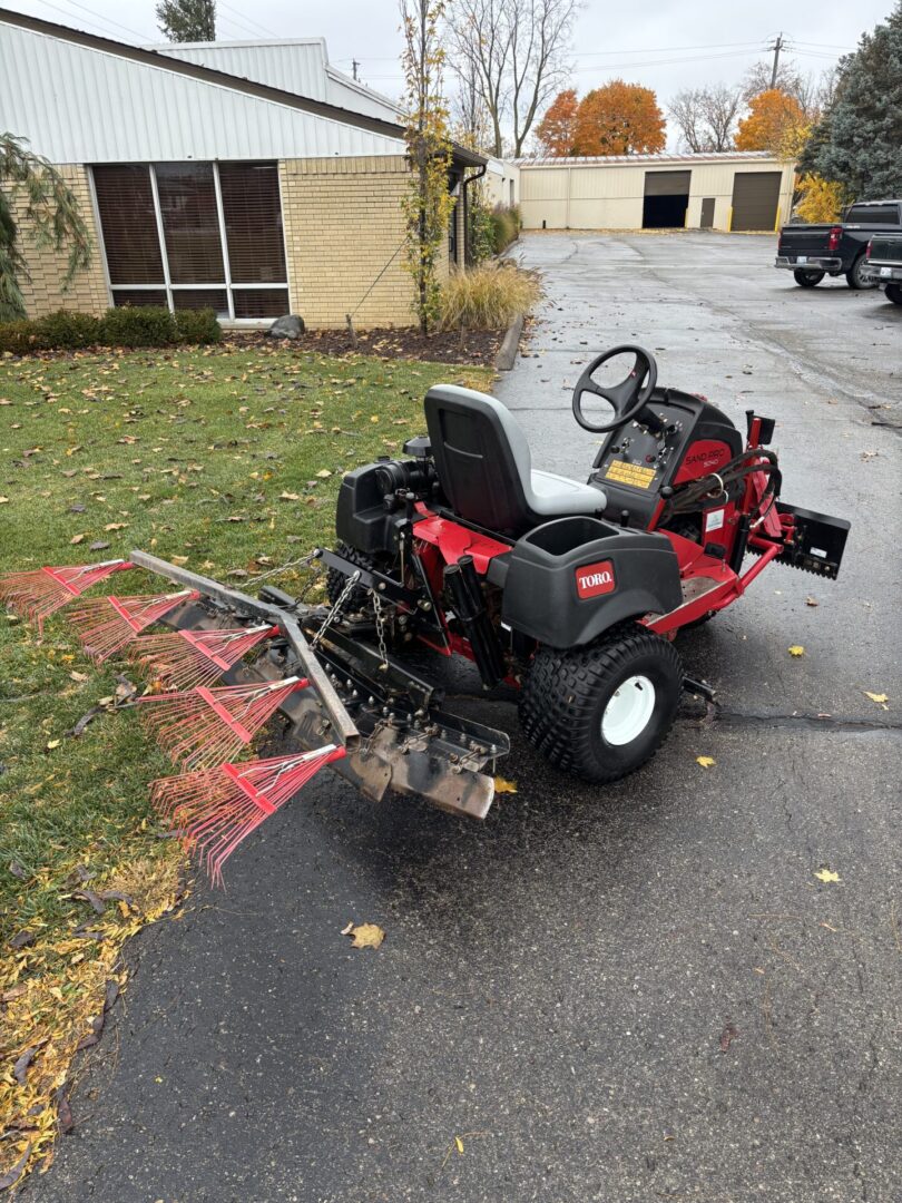 2019 Toro Sand Pro® 5040 Bunker/Ballfield Rake - Image 4