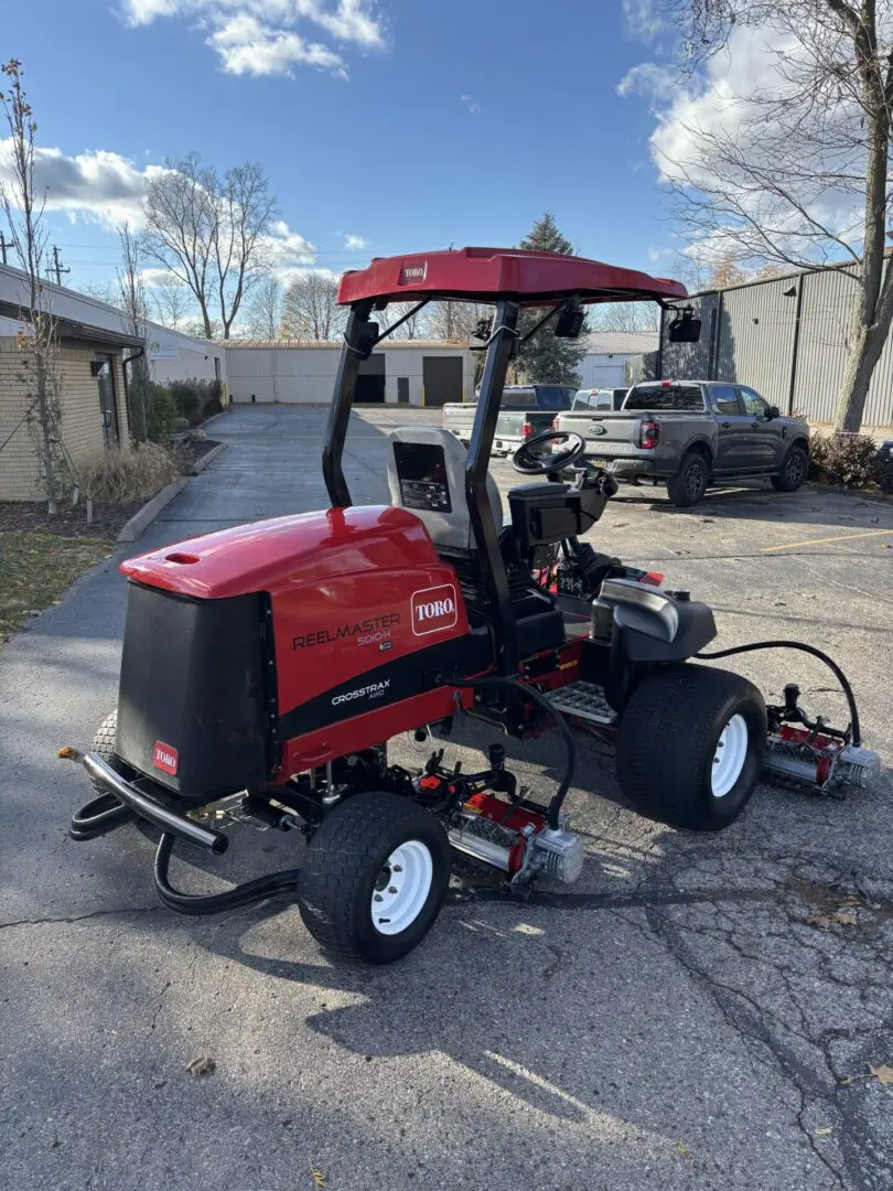 2019 Toro Reelmaster® 5010-H w/CrossTrax™ AWD Fairway Mower - Image 4