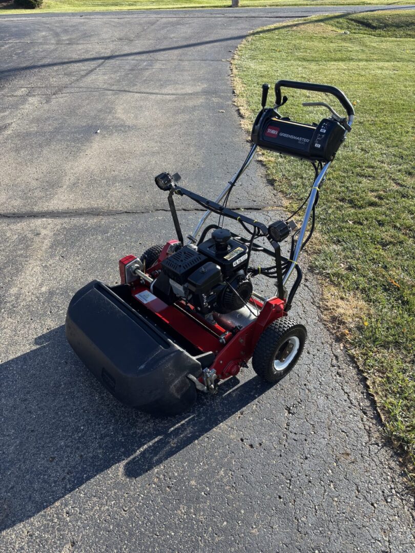 2016 Toro Greensmaster® 1600 Walking Greens Mower