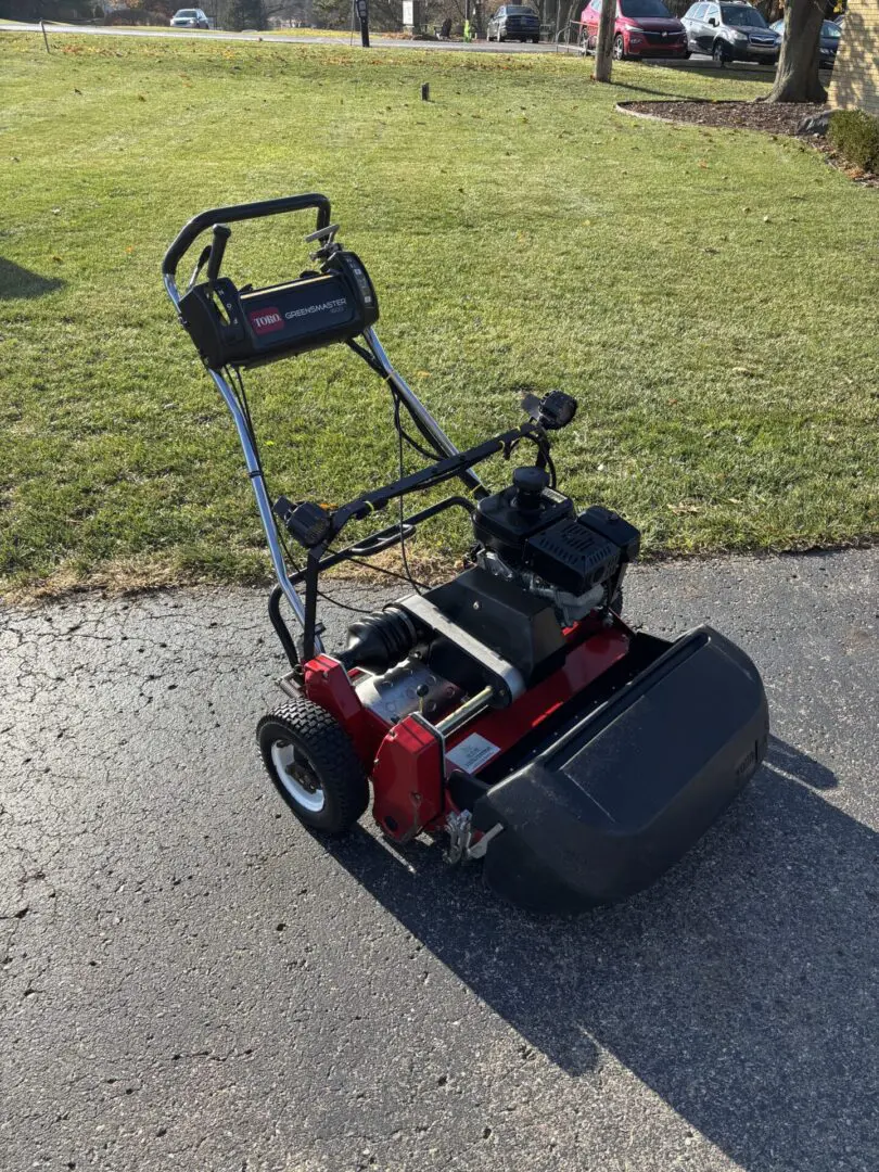 2016 Toro Greensmaster® 1600 Walking Greens Mower - Image 3