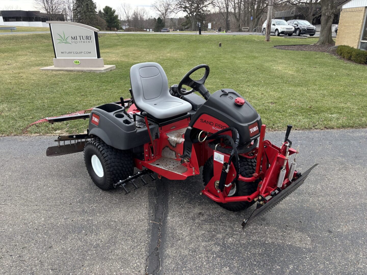 2019 Toro Sand Pro® 5040 Bunker/Ballfield Rake - Image 3