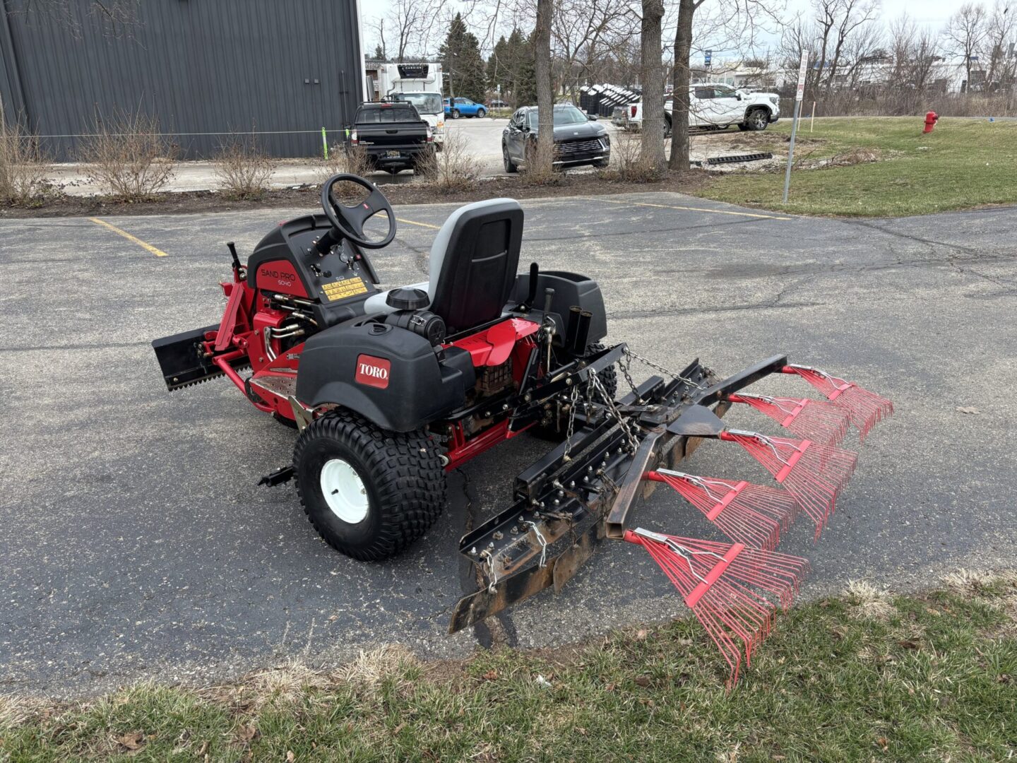 2019 Toro Sand Pro® 5040 Bunker/Ballfield Rake - Image 5