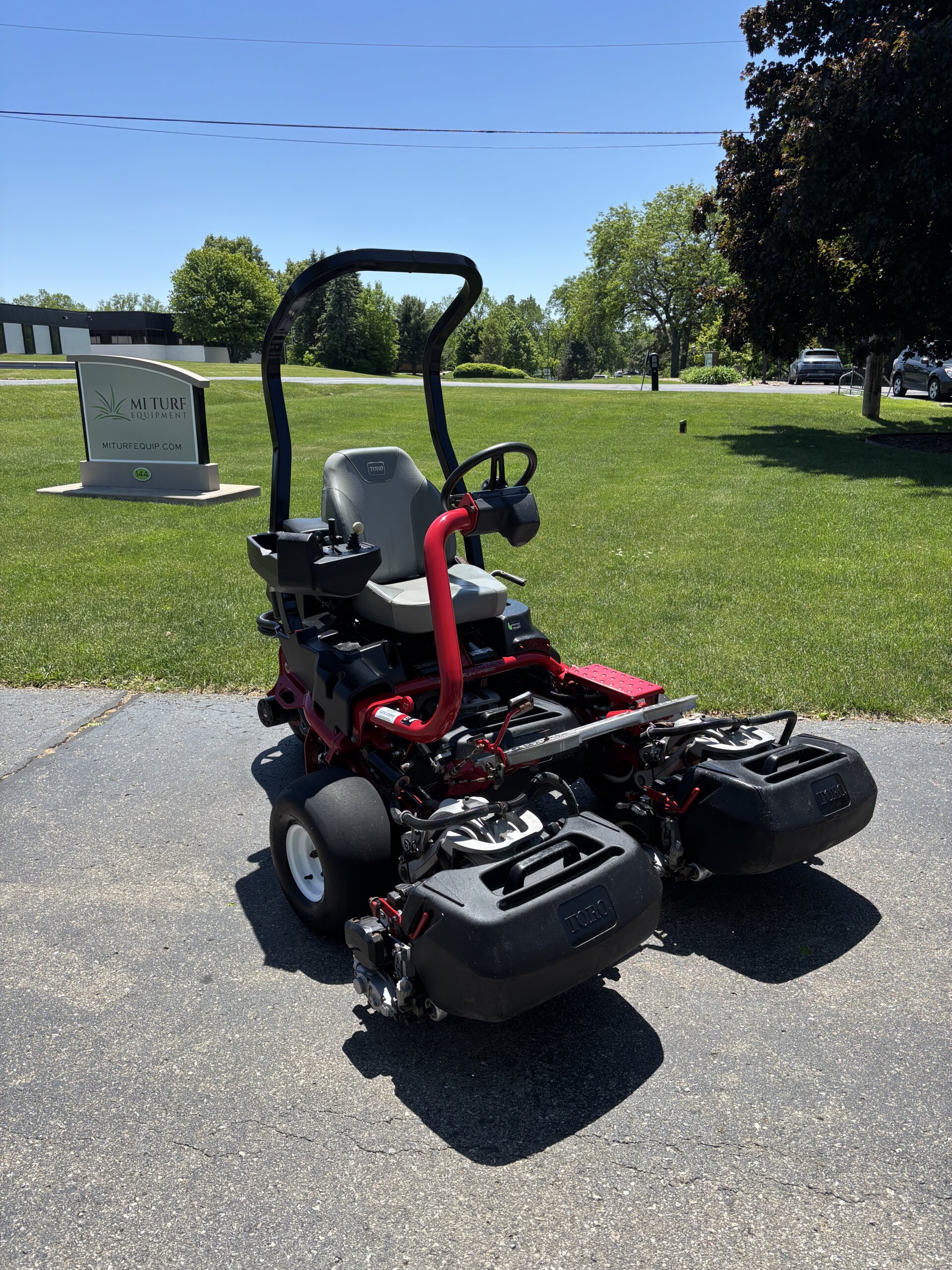2020 Toro Greensmaster®3320 TriFlex™ Hybrid - 3WD - Image 3