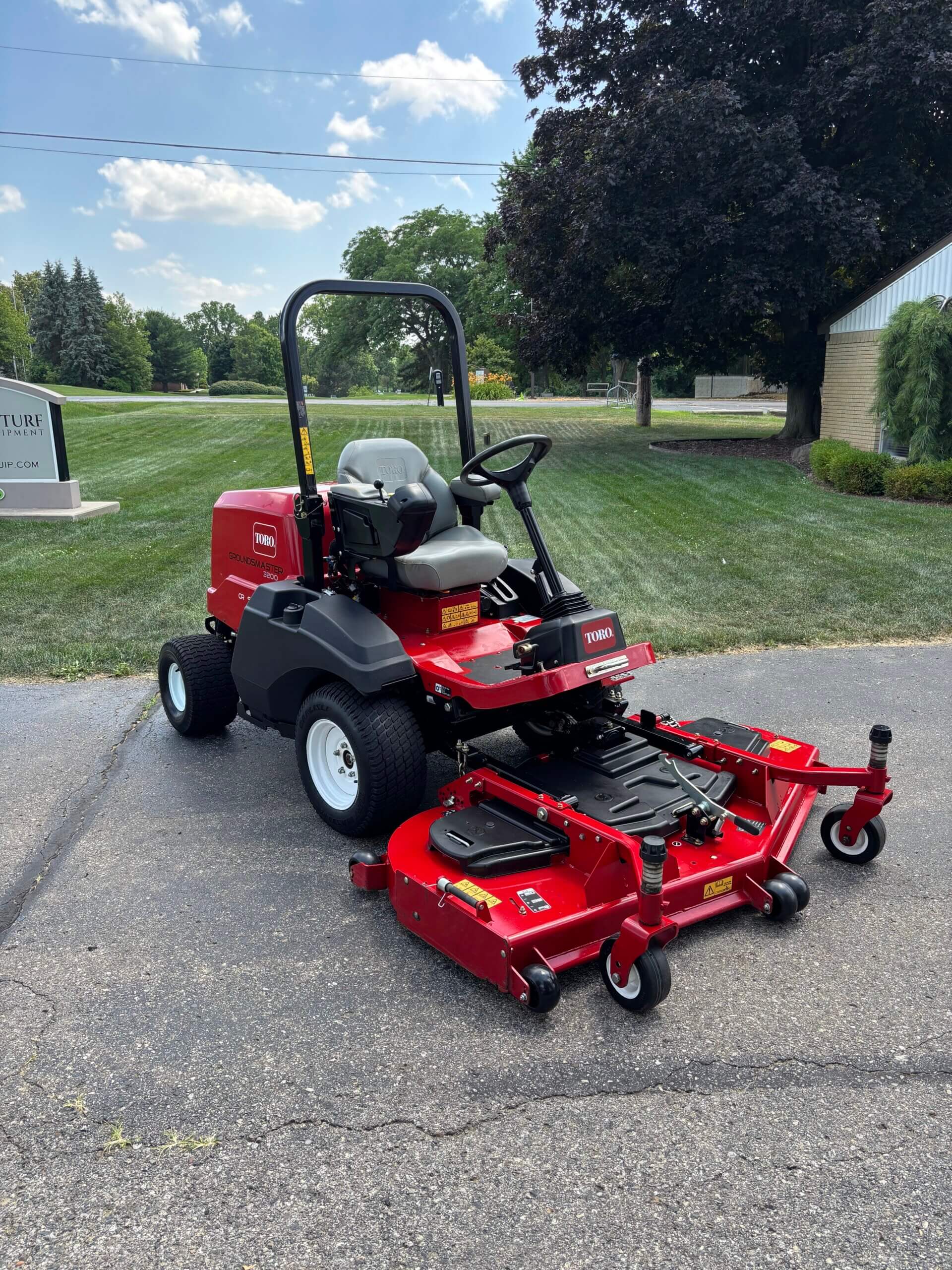 2022 Toro Groundsmaster® 3200 w/CrossTrax® AWD - Image 3