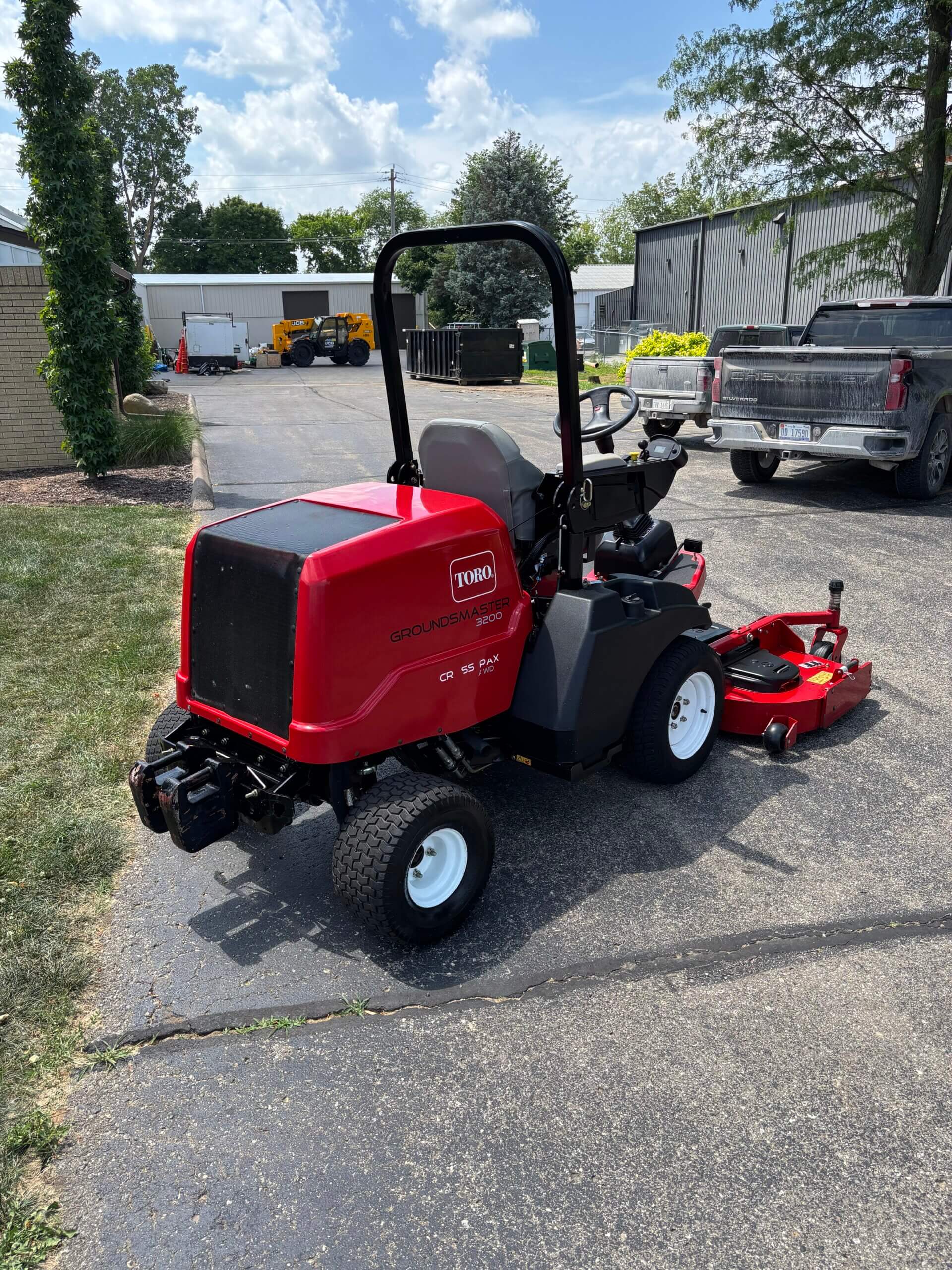 2022 Toro Groundsmaster® 3200 w/CrossTrax® AWD - Image 4