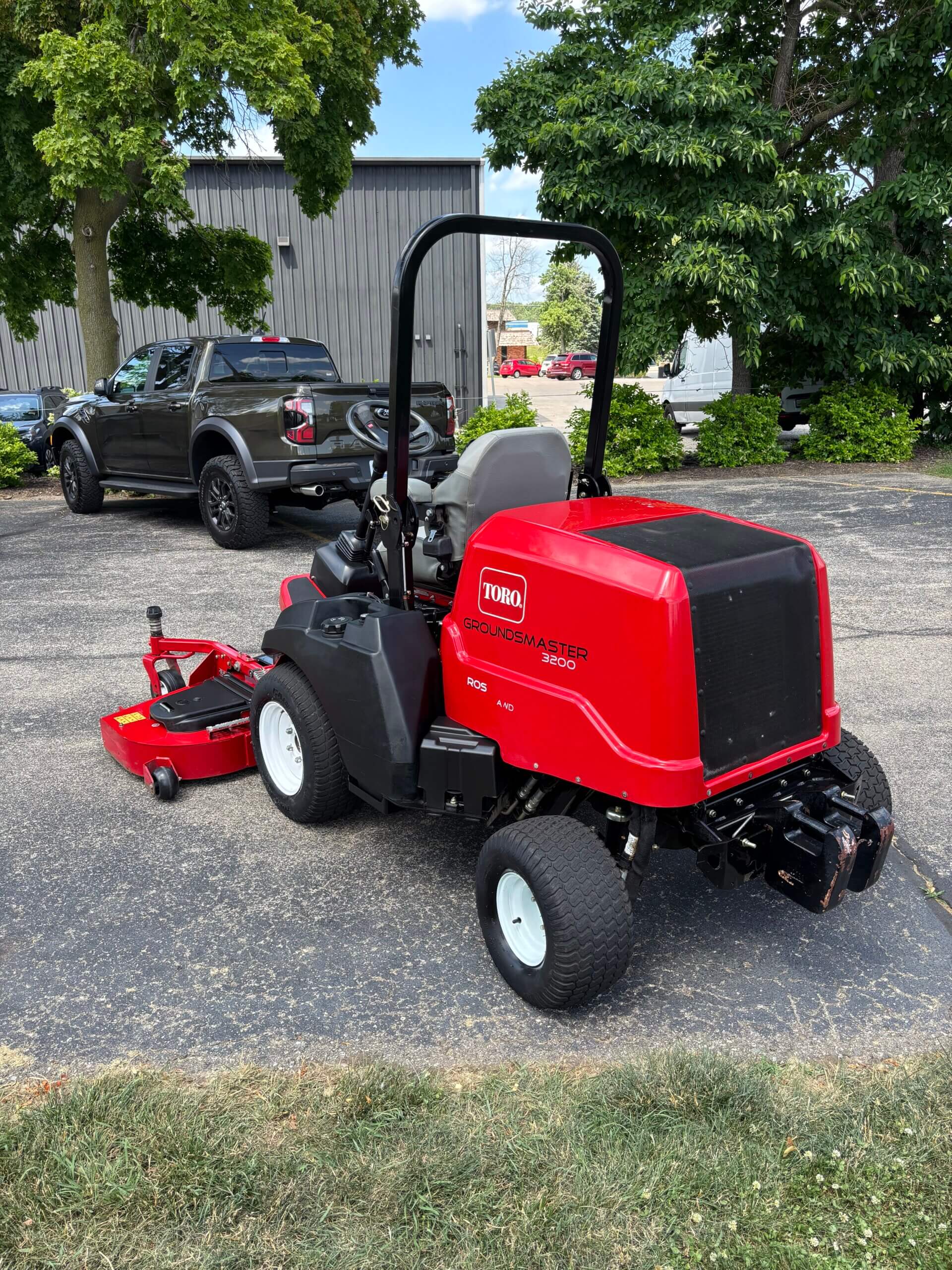 2022 Toro Groundsmaster® 3200 w/CrossTrax® AWD - Image 5