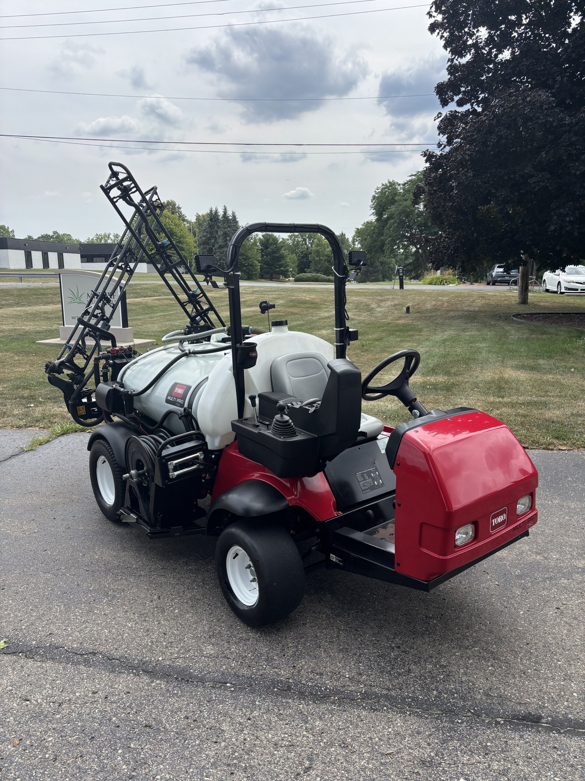 2018 Toro Multi Pro® 1750 – 175 Gallon Capacity - Image 3