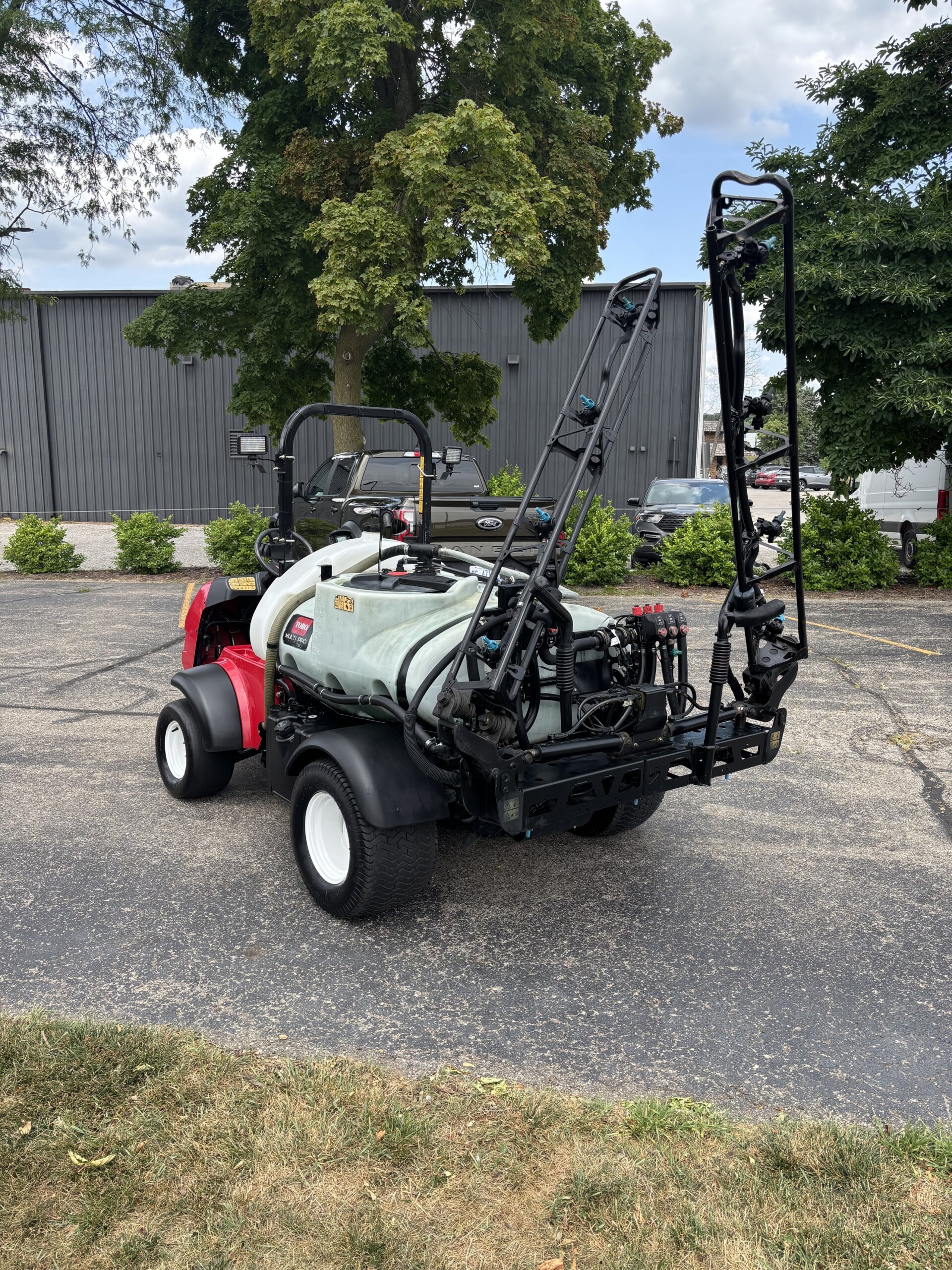 2018 Toro Multi Pro® 1750 – 175 Gallon Capacity - Image 5